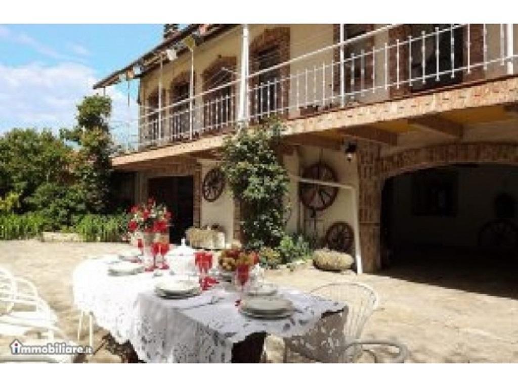 B&B I Colori Dell'Arcobaleno Belvedere Langhe Екстериор снимка